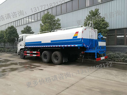 老款東風(fēng)后雙橋運(yùn)水灑水車圖片3