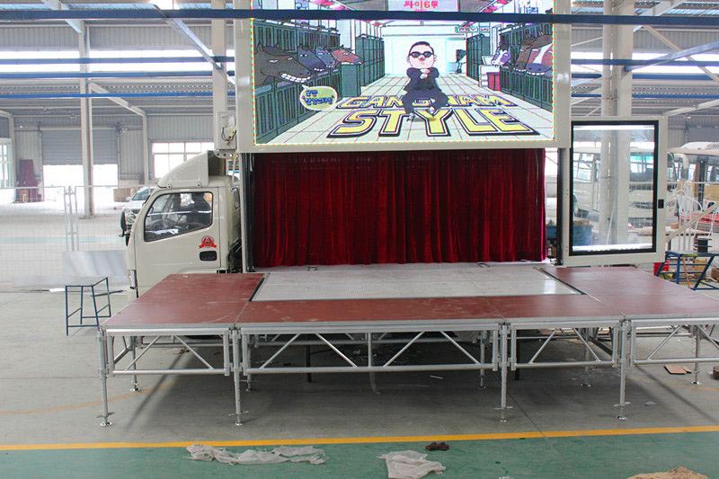 東風(fēng)舞臺(tái)車(chē)側(cè)面展開(kāi)