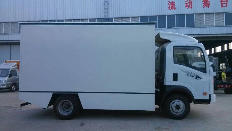 重汽王牌舞臺(tái)車(chē)兩面展開(kāi)