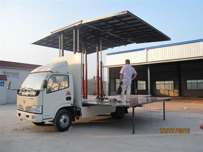 東風(fēng)舞臺(tái)車(chē)三面展開(kāi)