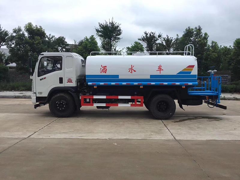11方東風(fēng)御虎灑水車圖片3