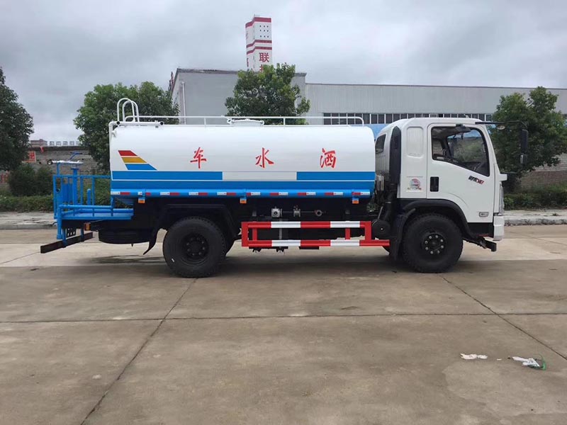 11方東風(fēng)御虎灑水車圖片4