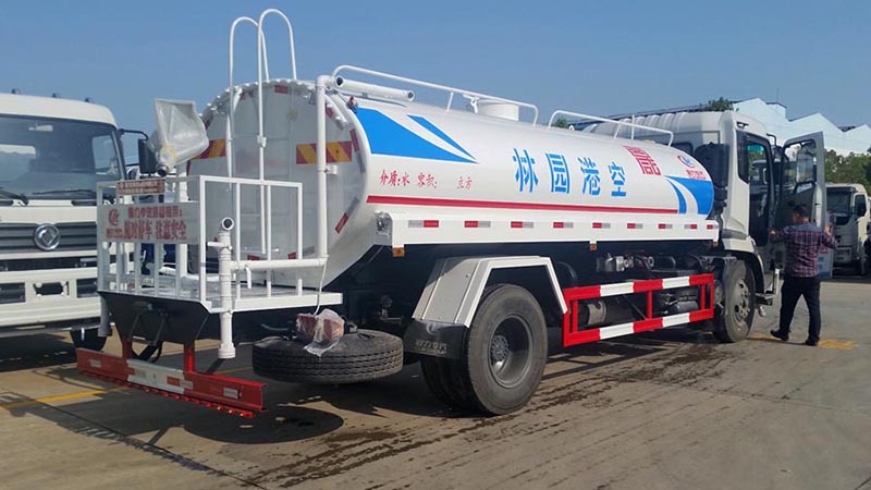 12方東風(fēng)天錦灑水車圖片3
