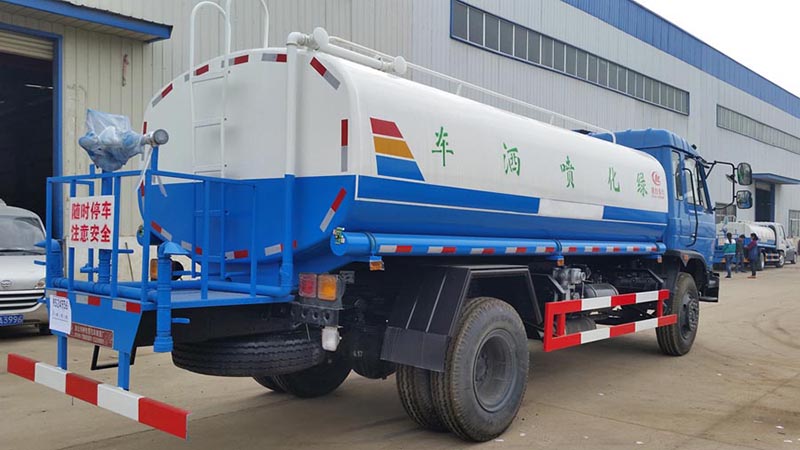 15方精典款東風(fēng)灑水車圖片4