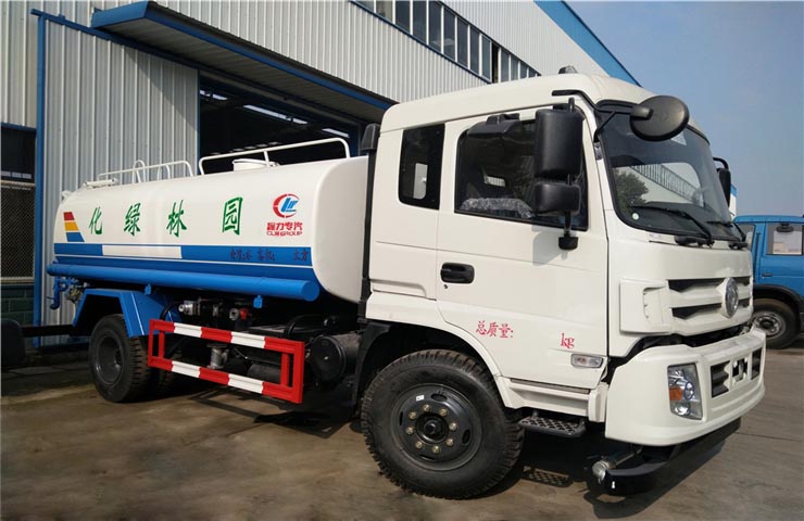 12方東風(fēng)專底灑水車(chē)圖片5
