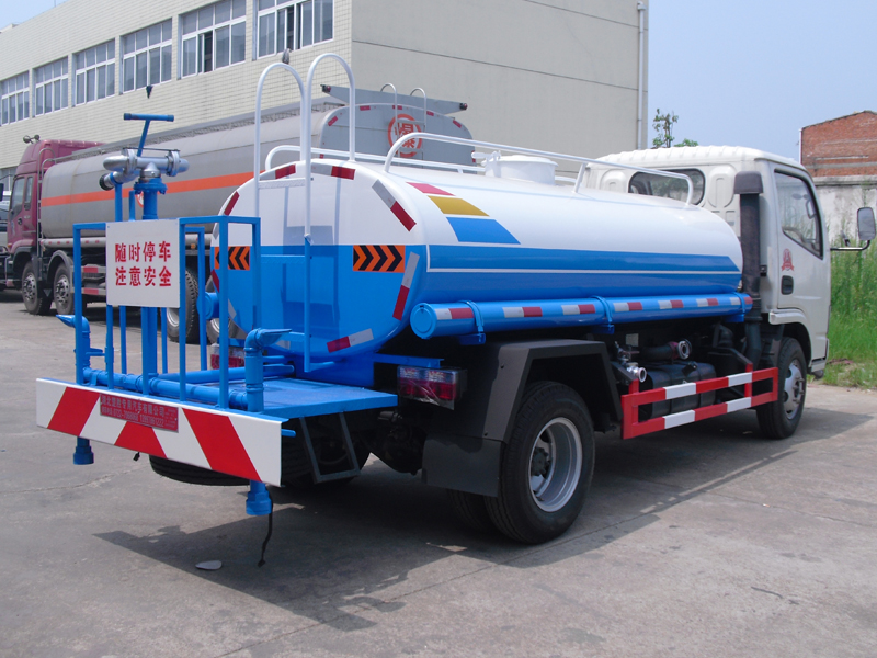 東風(fēng)福瑞卡2方灑水車(藍(lán)牌)圖片3