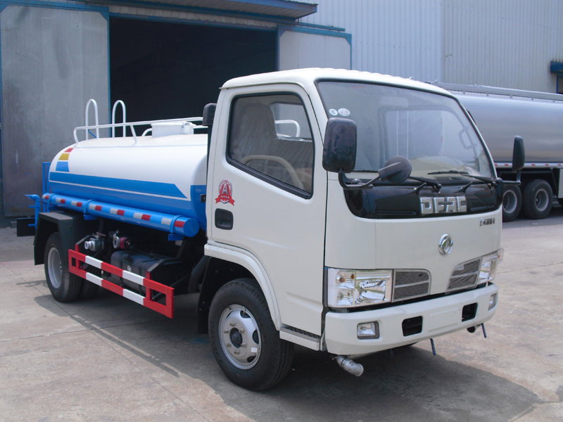 東風(fēng)福瑞卡2方灑水車(藍(lán)牌)圖片2