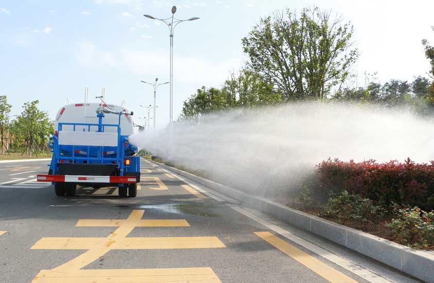 特惠5.9萬5噸時風(fēng)灑水車圖片4