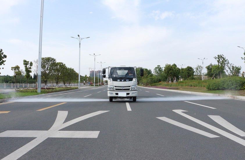 特惠5.9萬5噸時風(fēng)灑水車圖片2